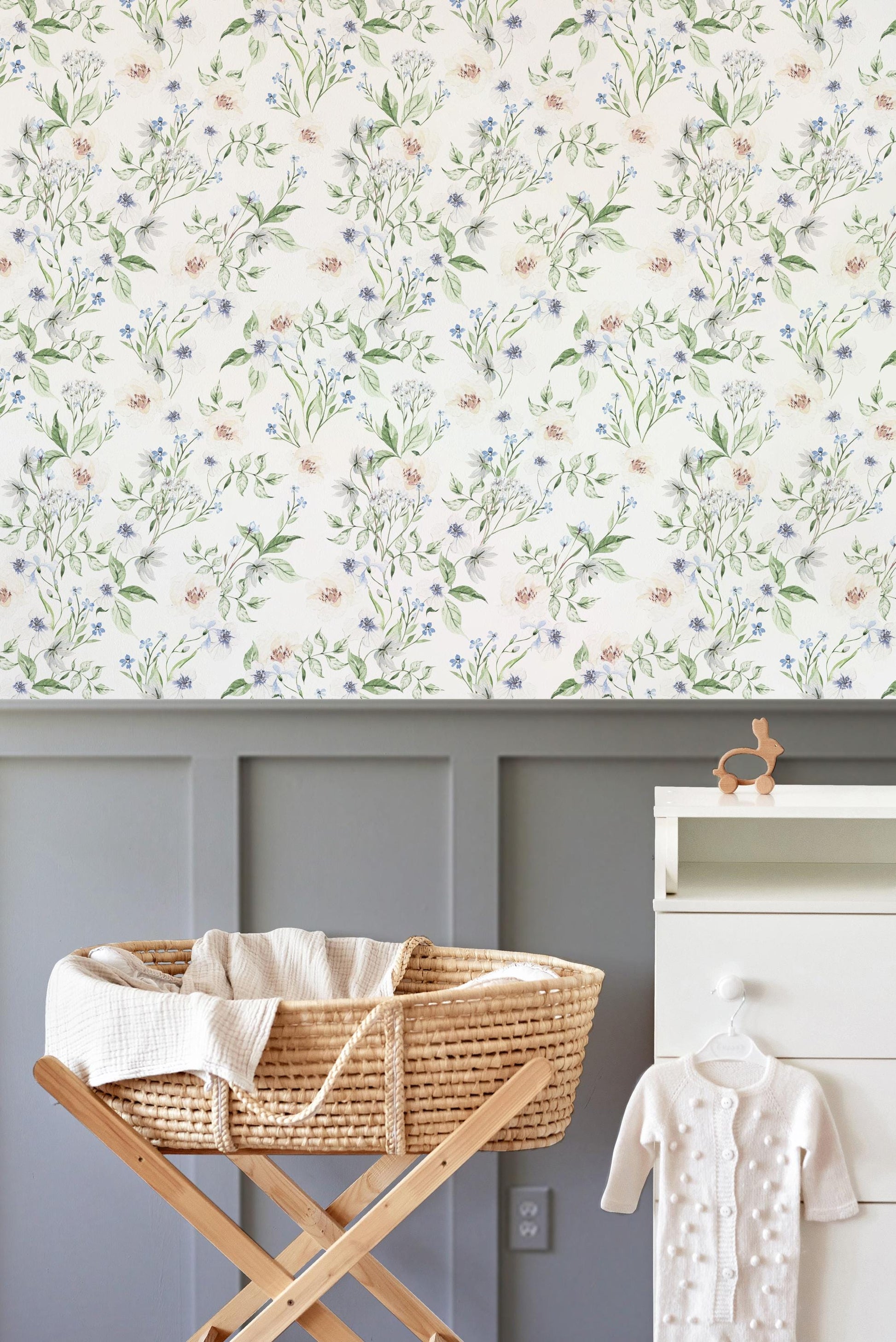 Lilly Wildflower Wallpaper / Floral Wallpaper / Botanical Wallpaper / Feature Wall