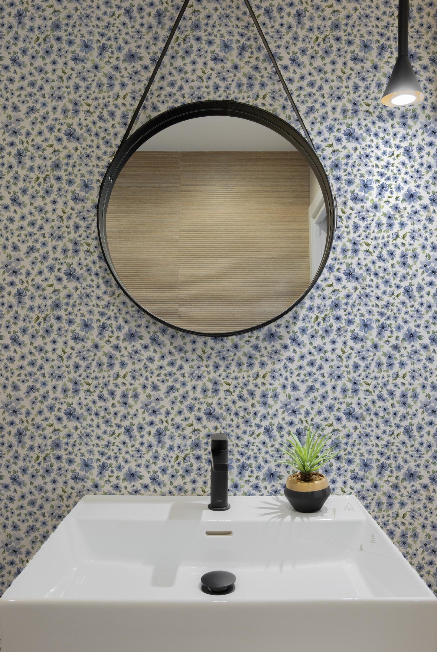Flaunty Florals x Michelle Austin / Hand Painted Wallpaper / Feature Wall / Custom Wallpaper