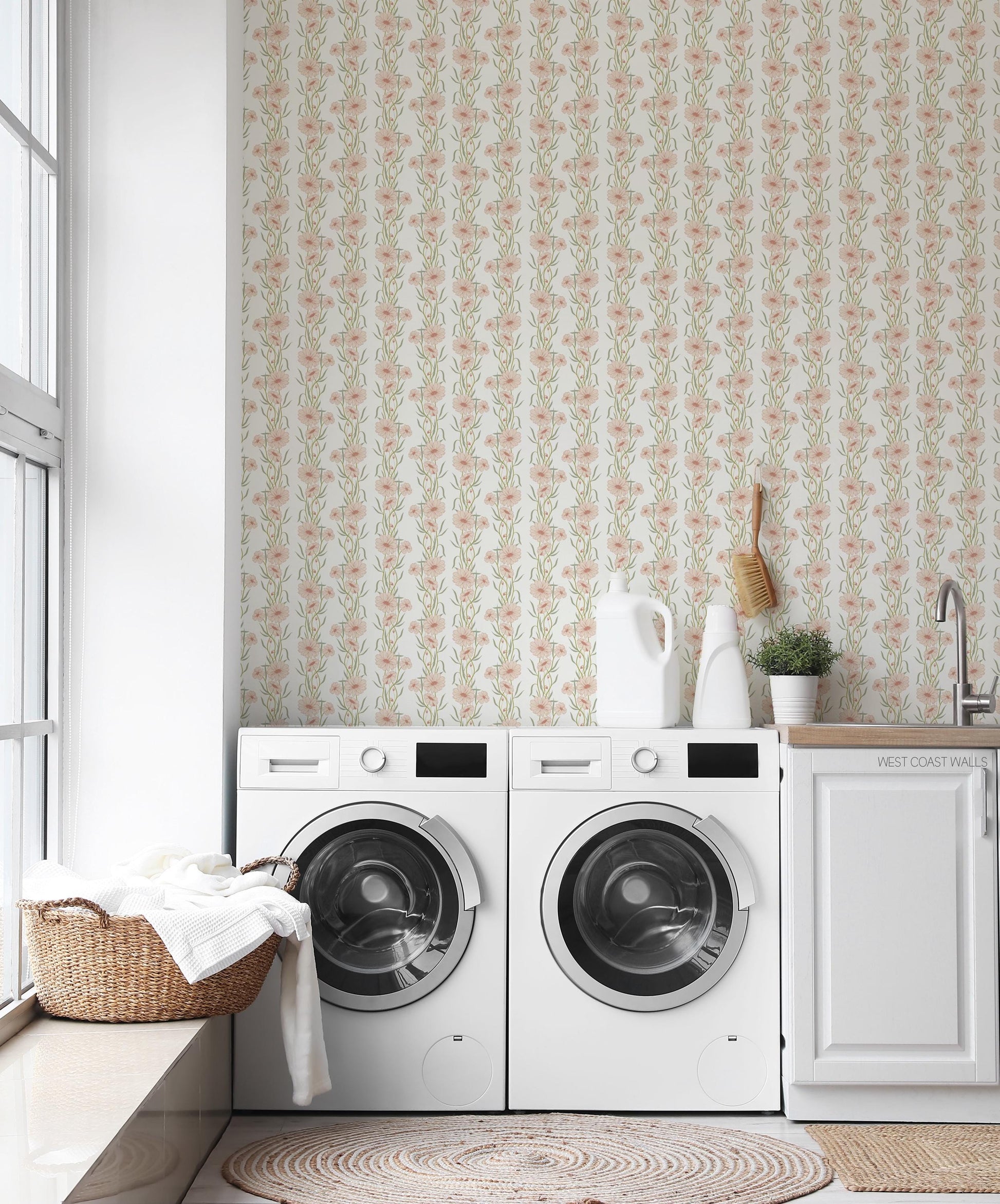 Daisy Columns x Lisee Ree Designs / Classic Wallpaper / Floral Wallpaper / Hand Drawn Wallpaper / Floral Motif