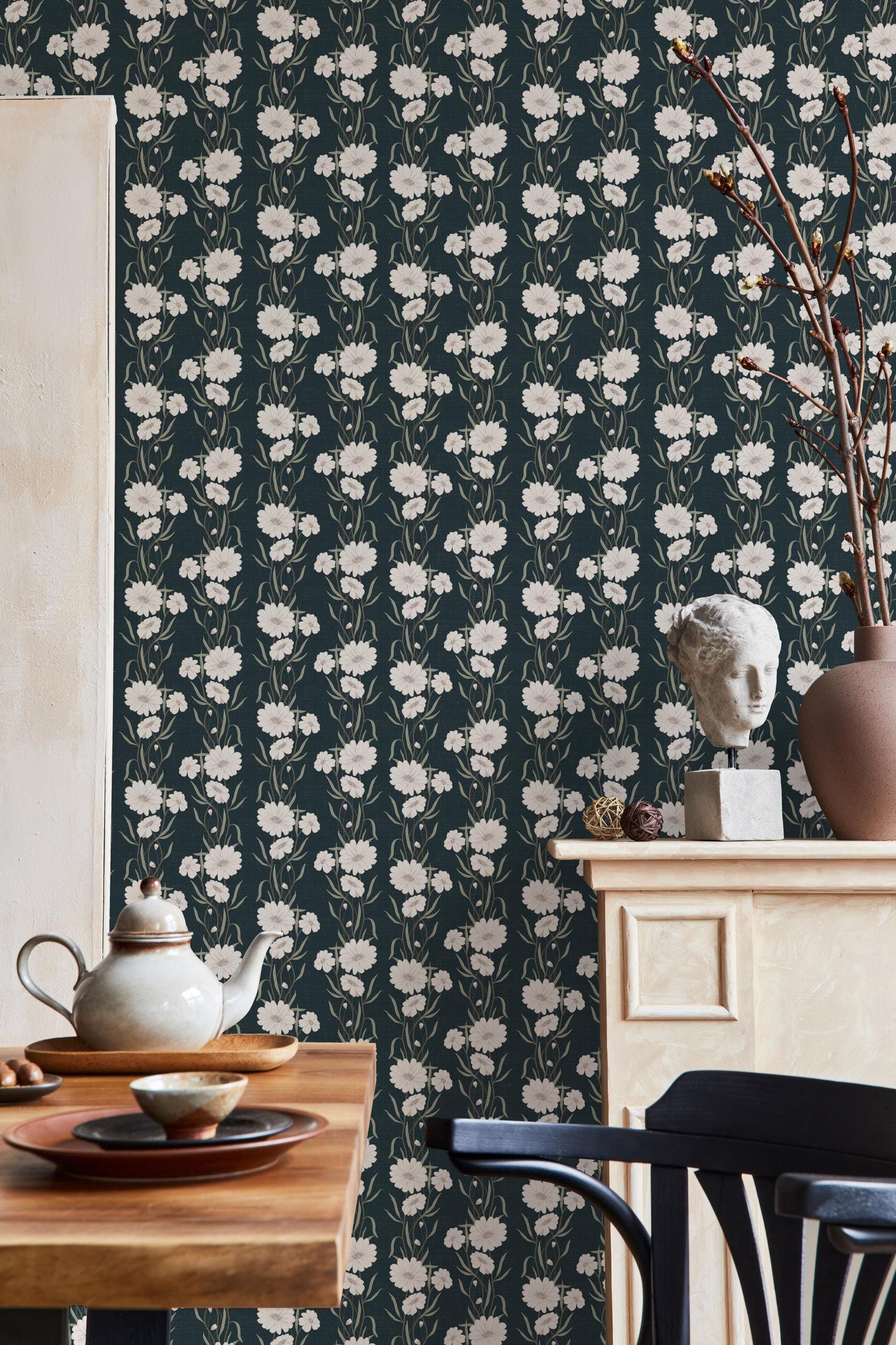 Daisy Columns x Lisee Ree Designs / Classic Wallpaper / Floral Wallpaper / Hand Drawn Wallpaper / Floral Motif
