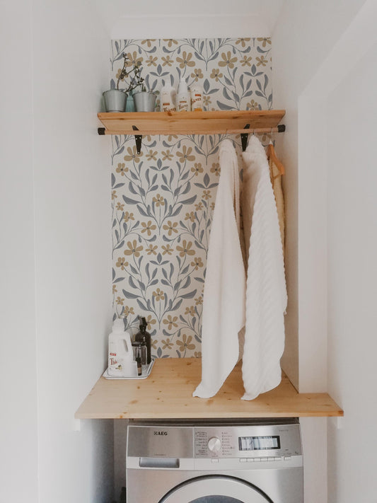 Friendly Flowers x Lisee Ree Designs / Classic Wallpaper / Floral Wallpaper / Hand Drawn Wallpaper / Floral Motif