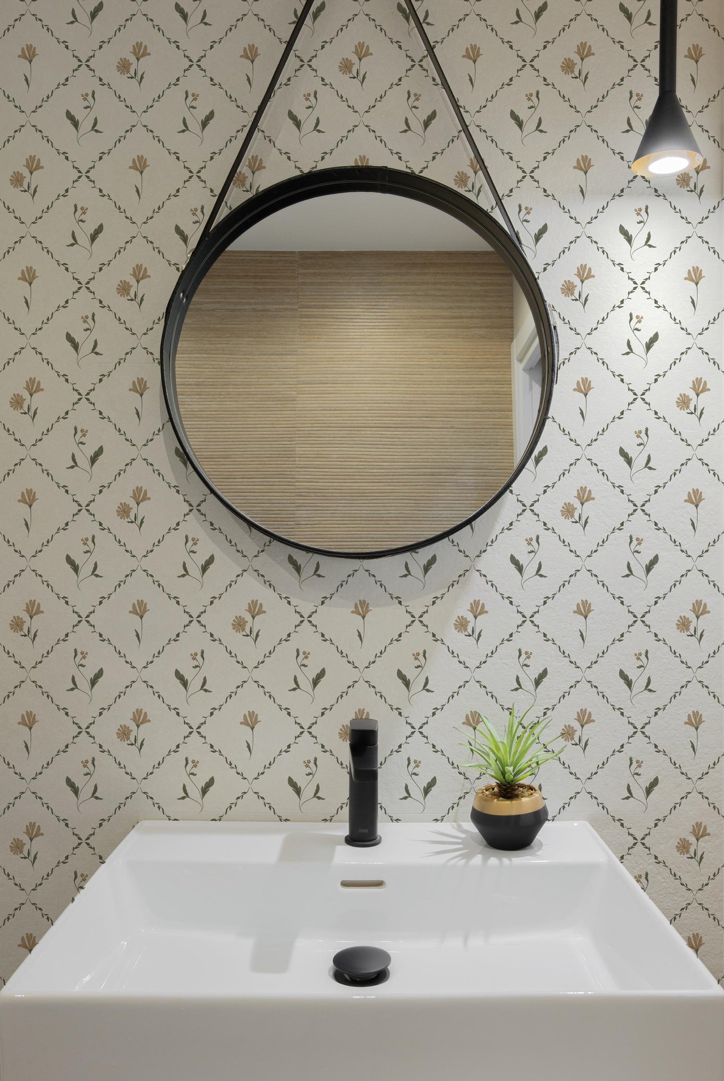 Wildflower Diamond x Lisee Ree Designs / Classic Wallpaper / Botanical Wallpaper / Hand Drawn Wallpaper / Geometric Wallpaper