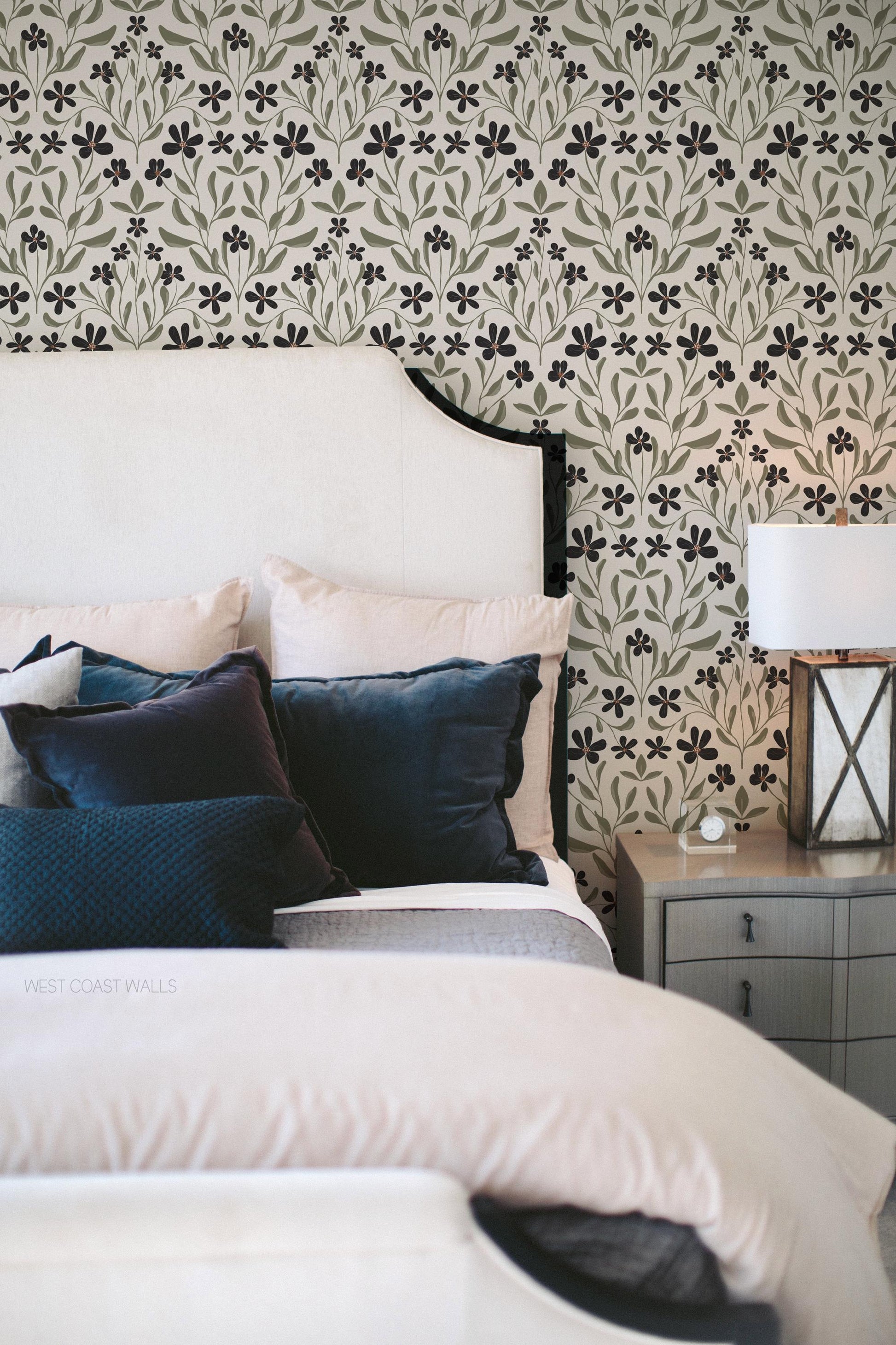 Friendly Flowers x Lisee Ree Designs / Classic Wallpaper / Floral Wallpaper / Hand Drawn Wallpaper / Floral Motif