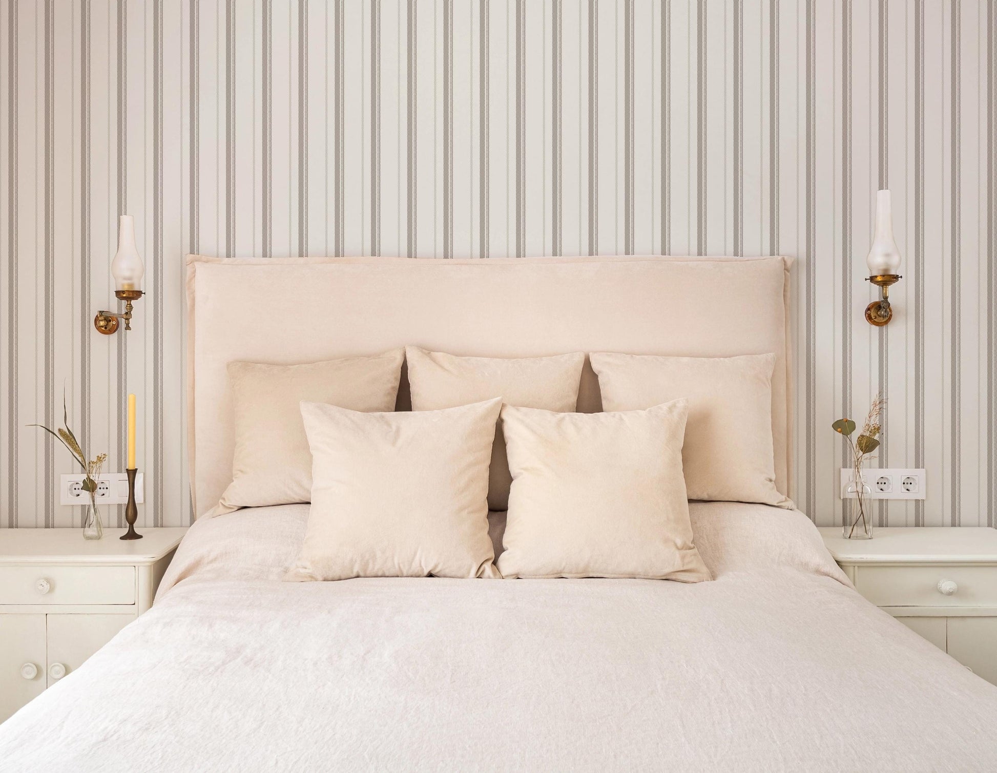 Textured Stripe Wallpaper / Custom Colors Available / Striped Walls / Vintage Pinstripes