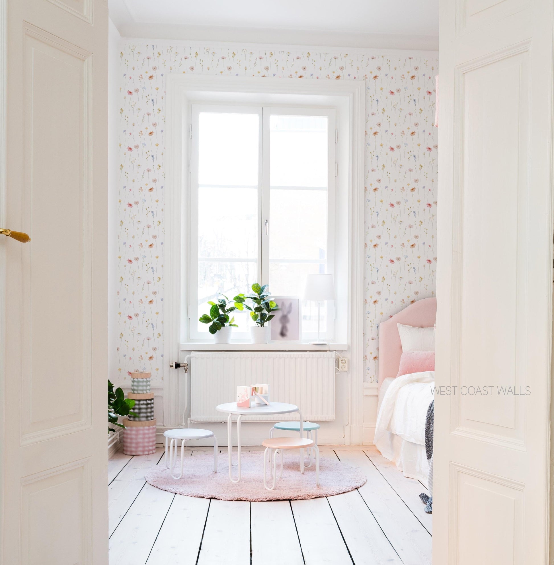 Bea Wildflower Wallpaper / Floral Wallpaper / Botanical Wallpaper