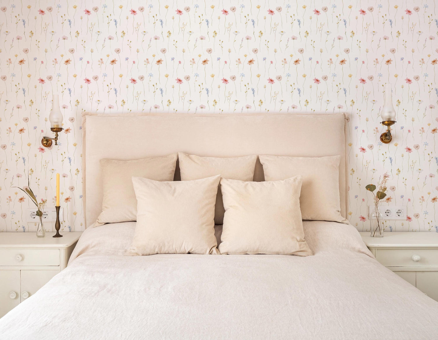 Bea Wildflower Wallpaper / Floral Wallpaper / Botanical Wallpaper