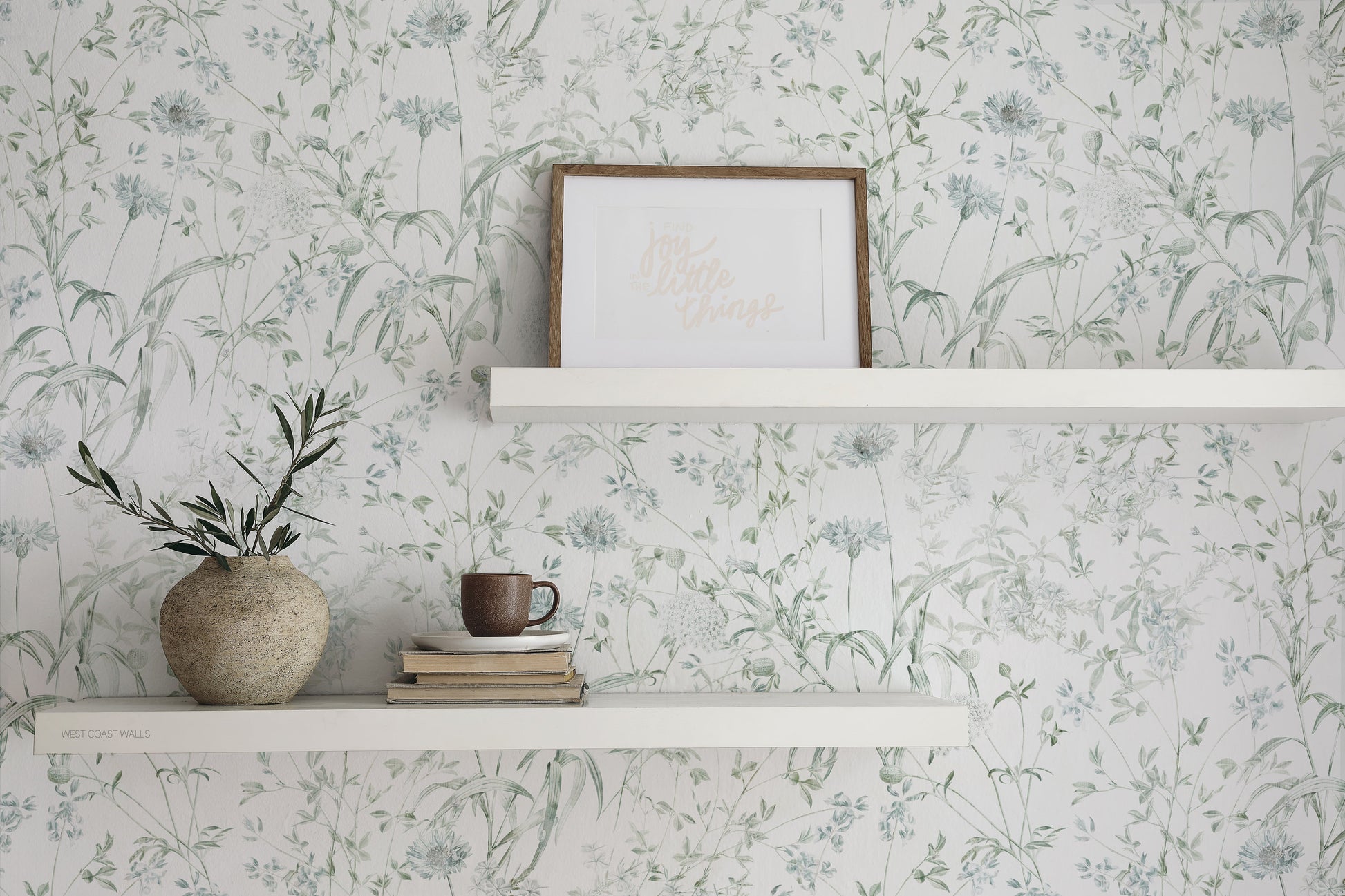 Delicate Meadow Blooms Wallpaper